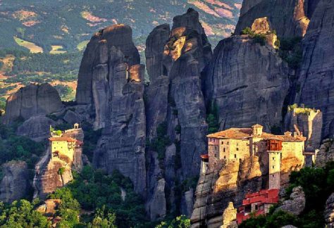 Stage escalade dans les Météores en Grèce. Grandes-voies dans les Météores avec un guide.